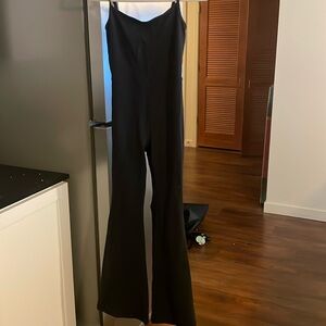 Aritiza black low back body suit flare legging size small